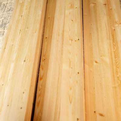 松木板和生态板比较（松木板和防腐木区别）