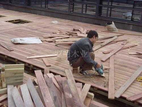上海防腐木安装方法（上海防腐木施工）